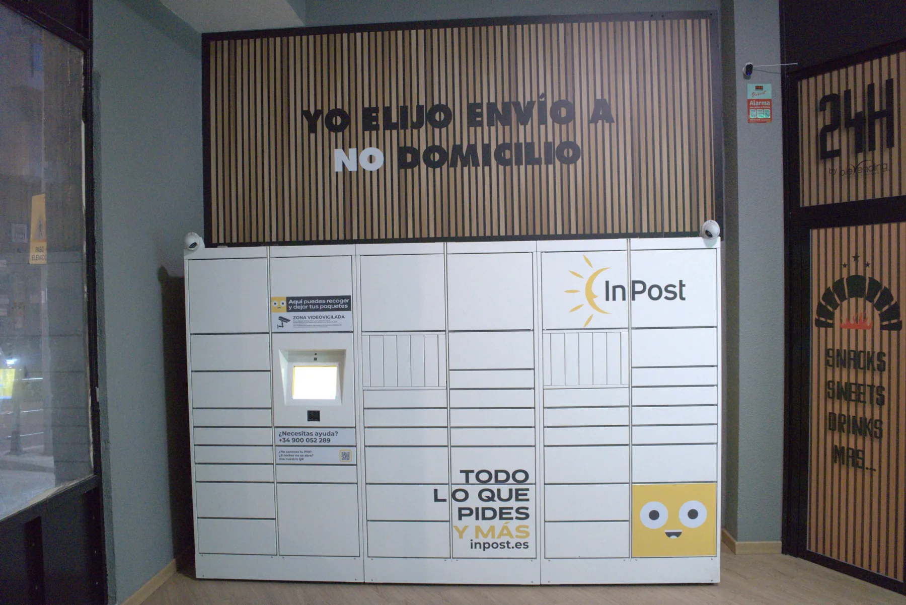 Punto InPost de recogida de paquetes integrado en el local